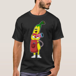 Banaan als hairdresser met luchtdroger t-shirt