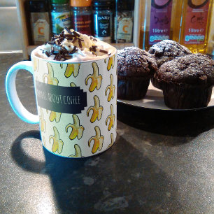 Bananen Over Koffie Witte Achtergrond Bananen Koffiemok