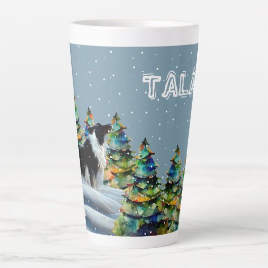 Band-collie in wintersneeuwbos kerstboom latte mok (Voorkant)