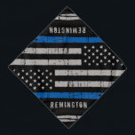 Bandana Chien de police de la ligne bleue mince personnali<br><div class="desc">Ligne Bandana Bleue Mince - Drapeau américain dans les couleurs du drapeau de la police, dessin en détresse . Personnaliser avec le nom du chien de police. Ce bandana de chien de police personnalisé est parfait pour les familles de policiers et de policiers et tous ceux qui les soutiennent ....</div>