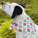 Bandana Coeurs colorés Motif pour animaux<br><div class="desc">Un motif de coeur coloré dans les tons rose,  turquoise et gris fait un joli accessoire pour votre chien. La taille de ce bandana est carré de 40 x 18 pouces. Il fonctionne le mieux pour une race de chien plus grande.</div>