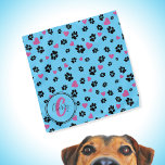 Bandana Empreintes de pattes et coeurs motif Blue Monogram<br><div class="desc">Bandana mignonne avec des empreintes de pattes noirs et des coeurs roses motif sur la couleur bleue. Magnifique accessoire pour chiens et propriétaires de chiens :) ・ Personnalisez-le avec le nom et le monogramme de l'animal, supprimez le texte ou la personnaliser - modifiez les polices, les couleurs, redimensionnez/déplacez/supprimez des éléments,...</div>