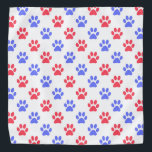 Bandana Empreintes de pattes rouges et bleus<br><div class="desc">Empreintes de pattes rouges et bleus - un design mignon parfait pour un amoureux de l'animal de compagnie ou un animal de compagnie!</div>