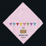 Bandana Gâteau Avec Bannière Colorée Sur Fille Anniversair<br><div class="desc">L'illustration originale de Destei d'un gâteau d'anniversaire brun avec quatre bougies et une bannière colorée au-dessus du gâteau. La couleur arrière - plan est rose clair. Une zone de texte personnalisable dit : "Fille d'anniversaire" tandis que sur une autre il y a de l'espace pour un nom.</div>