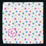 Bandana Monogramme d'Empreintes de pattes animaux colorés<br><div class="desc">Montrez combien vous aimez les animaux avec ce mignon bandana coloré à motifs de pattes. Il est aussi génial avec un arrière - plan noir. Parie que votre animal de compagnie aura l'air adorable le porter!</div>