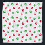 Bandana Motif des Empreintes de pattes verts rouges en vac<br><div class="desc">Montrez combien vous aimez les animaux avec ce mignon bandana à motifs empreintes de pattes rouges et verts. Parie que votre animal de compagnie aura l'air adorable le porter!</div>