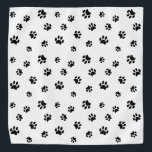 Bandana Motif Empreinte de patte noir<br><div class="desc">Montrez combien vous aimez les animaux avec ce mignon bandana à motif empreinte de patte noir. Il semble aussi génial avec d'autres arrière - plans plus légers. Parie que votre animal de compagnie aura l'air adorable le porter!</div>