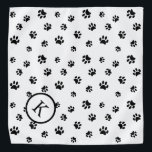 Bandana Motif Empreinte de patte noir Monogramme<br><div class="desc">Montrez combien vous aimez les animaux avec ce mignon bandana à motif empreinte de patte noir. Il semble aussi génial avec d'autres arrière - plans plus légers. Parie que votre animal aura l'air adorable en le portant!</div>