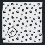 Bandana Motif Empreinte de patte noir Monogramme<br><div class="desc">Montrez combien vous aimez les animaux avec ce mignon bandana à motif empreinte de patte noir. Il semble aussi génial avec d'autres arrière - plans plus légers. Parie que votre animal de compagnie aura l'air adorable le porter!</div>