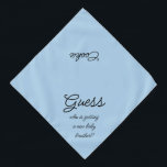 Bandana Nouvelle Typographie de script Brother Bleu animal<br><div class="desc">Bébé bandana bleu, avec une jolie faire-part texte... Devinez qui a un nouveau petit frère ? Parce que votre animal fait aussi partie de la famille ! Parfait pour votre annonce d'un nouvel animal de compagnie ou bébé! Aussi parfait pour révéler le genre! La couleur arrière - plan est personnalisable...</div>