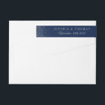 Bande Pour Adresse De Retour Mariage Confetti en argent de marine bleu et de gl<br><div class="desc">La collection de confettis mariages bleu marine et argent glam est parfaite pour tout couple qui planifie une célébration mariage romantique. Le design se compose d'un arrière - plan bleu marine chic avec confetti argent glam qui est vraiment étonnant et parfait pour tout événement spécial. Le libellé incorpore la même...</div>
