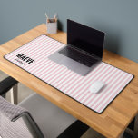 Bande rose et blanc personnalisées moderne élégant<br><div class="desc">Style minimaliste moderne girly rose et blanc rayé élégant simple unique design personnalisé bureau de bureau design.</div>