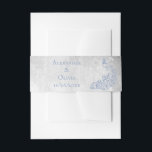 Bandeau De Faire-part Bleu clair Peacock Leaf Vine Invitation Belly Band<br><div class="desc">Personnalisez votre papeterie mariage pour les invités avec un ensemble de Blue Peacock Leaf Vine Invitation Belly Band. Le design de la bande de ventre présente un arrière - plan gris clair avec un paon bleu clair éclatant et un ornement botanique blanc. Personnalisez avec les noms du marié et de...</div>