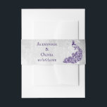 Bandeau De Faire-part Purple Peacock Leaf Vine Invitation Belly Band<br><div class="desc">Personnalisez votre papeterie mariage pour les invités avec un ensemble de Purple Peacock Leaf Vine Invitation Belly Band. Le design de la bande de ventre présente un arrière - plan gris clair avec un paon violet plein de vitamine et un embellissement de la vigne. Personnalisez avec les noms du marié...</div>