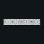 Bandeau De Faire-part Une torsion de la personnaliser de clic de pi pour<br><div class="desc">Un symbole et solution de pi d'une mode en spirale graphique présentée sur un arrière - plan de gris argenté que vous pouvez facilement customiser à la couleur de votre choix. Veillez svp à customiser la couleur pour l'avant et le dos des produits avec deux côtés ou éléments multiples. Changez...</div>