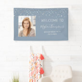 Banderoles 30e anniversaire Dusty Blue Silver Confetti Bienve (En situation)