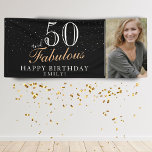 Banderoles 50 et fabuleux moderne Black 50th Birthday Photo<br><div class="desc">50 et Fabulous Modern Black 50th Birthday Photo Banner. Grand signe pour la fête du 50e anniversaire avec une photo personnalisée, inspirante et drôle de citation 50 et fabuleux. L'arrière - plan est noir et le texte est blanc et doré. Personnalisez le panneau avec votre photo, votre nom et le...</div>