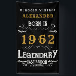 Banderoles 60th Birthday 1962 Ajouter le nom Black Gold Legen<br><div class="desc">Bannière d'anniversaire personnalisée. Ajoutez le nom à cette bannière d'anniversaire d'impression rétro de style vintage. Modifiez le nom et l'année avec le modèle fourni. Un magnifique mur d'anniversaire noir personnalisé accroché à la typographie vintage blanche et or. Plus de cadeaux et de fournitures de fête disponibles avec le design "légendaire"...</div>