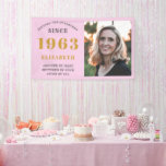 Banderoles 60th Birthday Born 1963 Ajouter Nom Rose Grey Phot<br><div class="desc">Anniversaire personnalisé ajoutez votre nom et la bannière année. Modifiez le nom,  l'année et la photo avec le modèle fourni. Un merveilleux accessoire de fête d'anniversaire personnalisé. Plus de cadeaux et de fournitures de fête disponibles avec le design "de normes de fixation" dans le magasin.</div>