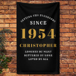Banderoles 70th Birthday Born 1954 Ajouter Nom Black Gold<br><div class="desc">Bannière murale du 70e anniversaire - Pièce décorative Black and Gold personnalisable. Célébrez une étape impressionnante avec notre bannière murale du 70e anniversaire. Cette bannière unique en son genre, en noir et or, n'est pas seulement une décoration, c'est une déclaration. Personnalisable à vos préférences, c'est une façon élégante et amusante...</div>