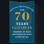 Banderoles 70th Birthday Standards Blue Gold Ajouter votre no<br><div class="desc">Bandeau personnalisée de la fête du 70e anniversaire en bleu et or élégant. Faites cette fête spéciale avec cette bannière facile à éditer. Le modèle permet de modifier le texte et le nom selon vos besoins.</div>
