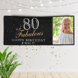 Banderoles 80 et fabuleux Elegant Black 80th Birthday Photo<br><div class="desc">80 et Fabulous Elegant Black 80th Birthday Photo Banner. Grand signe pour la fête du 80e anniversaire avec une photo personnalisée, inspirationnelle et drôle de citation 80 et fabuleux. L'arrière - plan est noir et le texte est blanc et doré. Personnalisez le panneau avec votre photo, votre nom et l'âge,...</div>