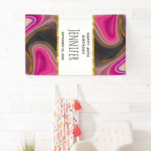 Banderoles Abstrait rose et noir avec perruques d'or (En situation)