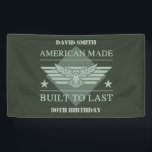 Banderoles American Made 90th Birthday<br><div class="desc">Un design unique pour 90ème anniversaire pour hommes et femmes dans l'armée,  républicains,  ou tout patriotique américain. Cette conception a un aigle,  des étoiles,  des rayures dans différentes nuances de vert militaire. Personnalisez-le en customisant le nom de la personne qui fête l'anniversaire !</div>