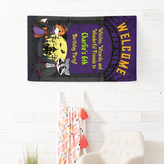 Banderoles Animaux éffrayants de bois en costume de fête Bien (En situation)