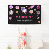 Banderoles Anniversaire de l'astronaute spatiale rose (En situation)