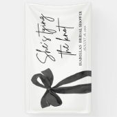 Banderoles Black Bow She's Tying the Knot Fête des mariées (Vertical)