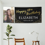 Banderoles Black Gold Happy 18th Birthday Photo<br><div class="desc">Bannière moderne de 18ème anniversaire avec un arrière - plan noir élégant qui peut être changée en n'importe quelle couleur,  une photo du garçon/fille anniversaire,  parties scintillant brillante or,  les mots "heureux 18ème anniversaire" dans un faux script de feuille d'or,  leur nom,  et la date.</div>