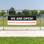Banderoles Bold Nous sommes Open Drive Through Curbside Pick- (En situation)