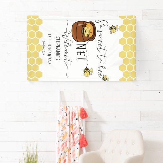 Banderoles Bumblebee si doux à être un 1er anniversaire (En situation)