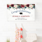 Banderoles Burgundy Navy Blush Floral Graduation Class 2024 (En situation)