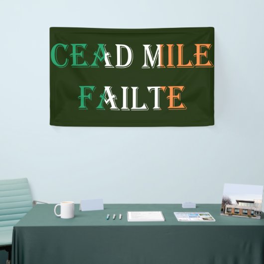 Banderoles Cead Mile Failte superposé sur le drapeau irlandai (Salon professionnel)