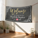 Banderoles Chalkboard Floral Chic Gold Script Mariage Bienven<br><div class="desc">Modèles de bannières de bienvenue Mariage moderne - Elégant Script or et cadre floral blanc sur Grunge Black Chalkboard Arrière - plan. Un design parfait pour votre grand jour. Tous les styles de texte,  couleurs,  tailles peuvent être modifiés selon vos besoins !</div>