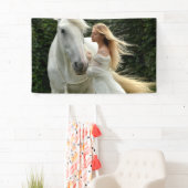Banderoles Cheval blanc et fille (En situation)