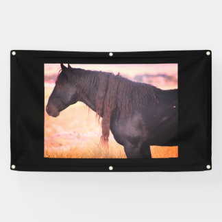 BANDEROLES CHEVAUX SAUVAGES ONAQUI MONTAGNES BANNER W/ GROMME