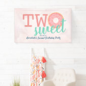 Banderoles Deux douces beignets rose fille pour le 2e anniver (En situation)