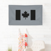 Banderoles Drapeau canadien en graphisme noir (En situation)