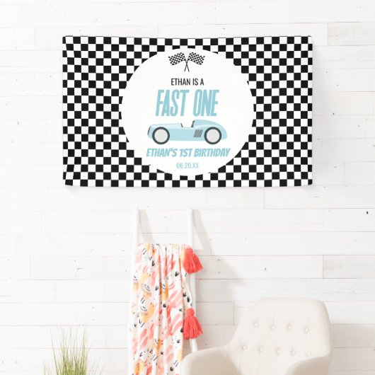 Banderoles Fast One Blue Race Car 1ère fête d'anniversaire (En situation)
