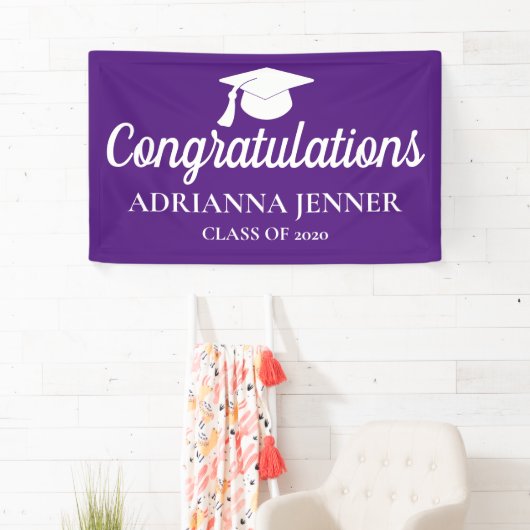 Banderoles Félicitations à la Casquette diplômée| Script| Vio (En situation)