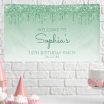 Banderoles Fête d'anniversaire 18 ans Glam Green Glitter Drip<br><div class="desc">Accueillez les invités avec cette bannière de fête d'anniversaire 18 ans chic et glamour,  dotée d'une bordure scintillante de fausse goutte de paillettes vertes et d'un fond ombré vert. Personnalisez-la avec son nom en écriture manuscrite verte,  avec l'anniversaire et la date ci-dessous en police sans serif verte.</div>
