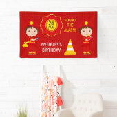 Banderoles Fête d'anniversaire sur le thème des pompiers pers (En situation)