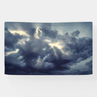 Banderoles Flambeaux pendant l'orage
