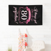 Banderoles Funny 80e anniversaire 'Perfection' (En situation)