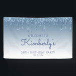 Banderoles Glam Blue Parties scintillant Drip 50th Birthday P<br><div class="desc">Bienvenue aux invités avec cette bannière chic et glamour de fête du cinquantième anniversaire,  avec une bordure brillante bleue fausse parties scintillant goutte-à-goutte et vert ombre arrière - plan. Personnalisez-le avec son nom en écriture manuscrite bleue,  avec l'anniversaire et la date ci-dessous en police bleue sans serif.</div>