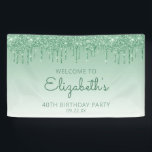 Banderoles Glam Green Parties scintillant Drip 40th Birthday<br><div class="desc">Bienvenue aux invités avec cette bannière chic et glamour de fête de quarantième anniversaire,  avec une bordure brillante verte fausse parties scintillant et vert ombre arrière - plan. Personnalisez-le avec son nom en écriture manuscrite verte,  avec l'anniversaire et la date ci-dessous en police verte sans serif.</div>