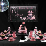 Banderoles Glam Pink Black Fashion 70th Birthday Party<br><div class="desc">Un design flamboyant d'inspiration française, rose et noir "60" 60e anniversaire avec un gâteau boîte casquette, des stilettos roses et un sac de maquillage parmi divers cadeaux d'anniversaire non ouverts et de succulents cupcakes. Parfait pour célébrer des anniversaires. Age est créé dans une police de parties scintillant fausse rose inmodifiable....</div>
